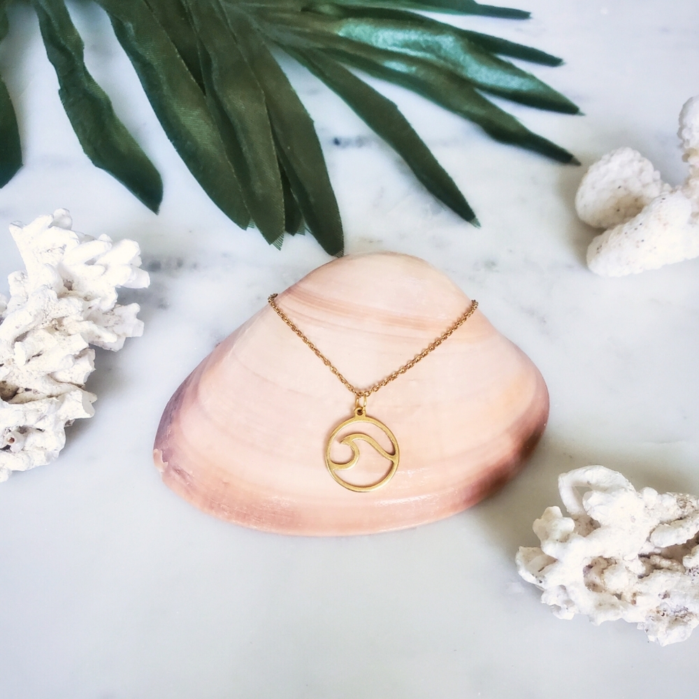Ocean Wave Necklace Gold